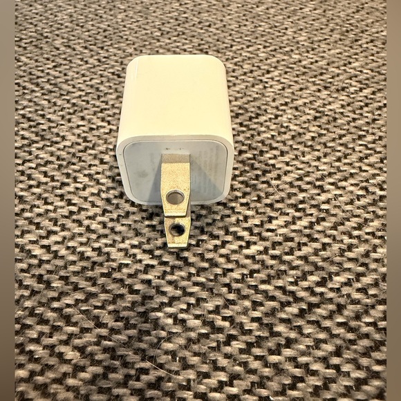 Apple 5W USB Power Adapter - Picture 5 of 8